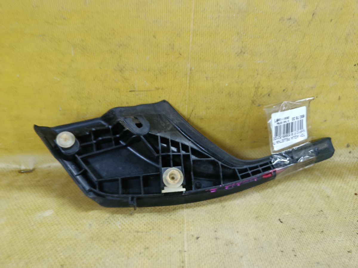 Решетка под лобовое стекло 53866-52100 на Toyota Aqua NHP10 Фото 2