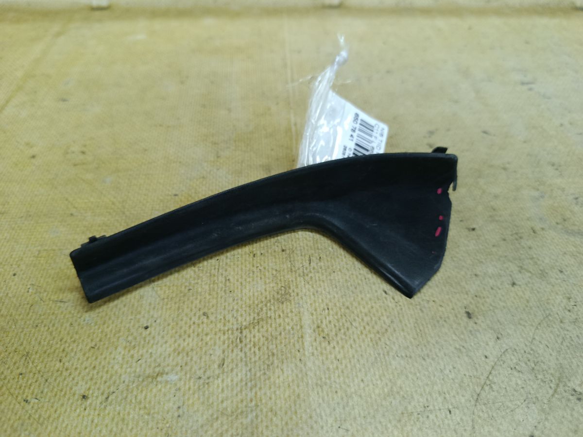Решетка под лобовое стекло 66895-ED03B на Nissan Tiida C11 Фото 1
