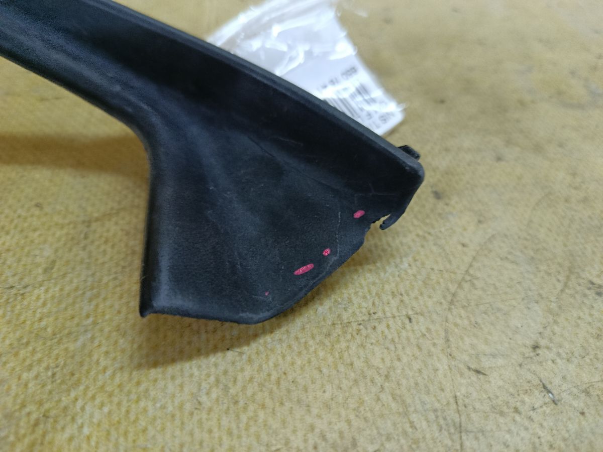 Решетка под лобовое стекло 66895-ED03B на Nissan Tiida C11 Фото 2