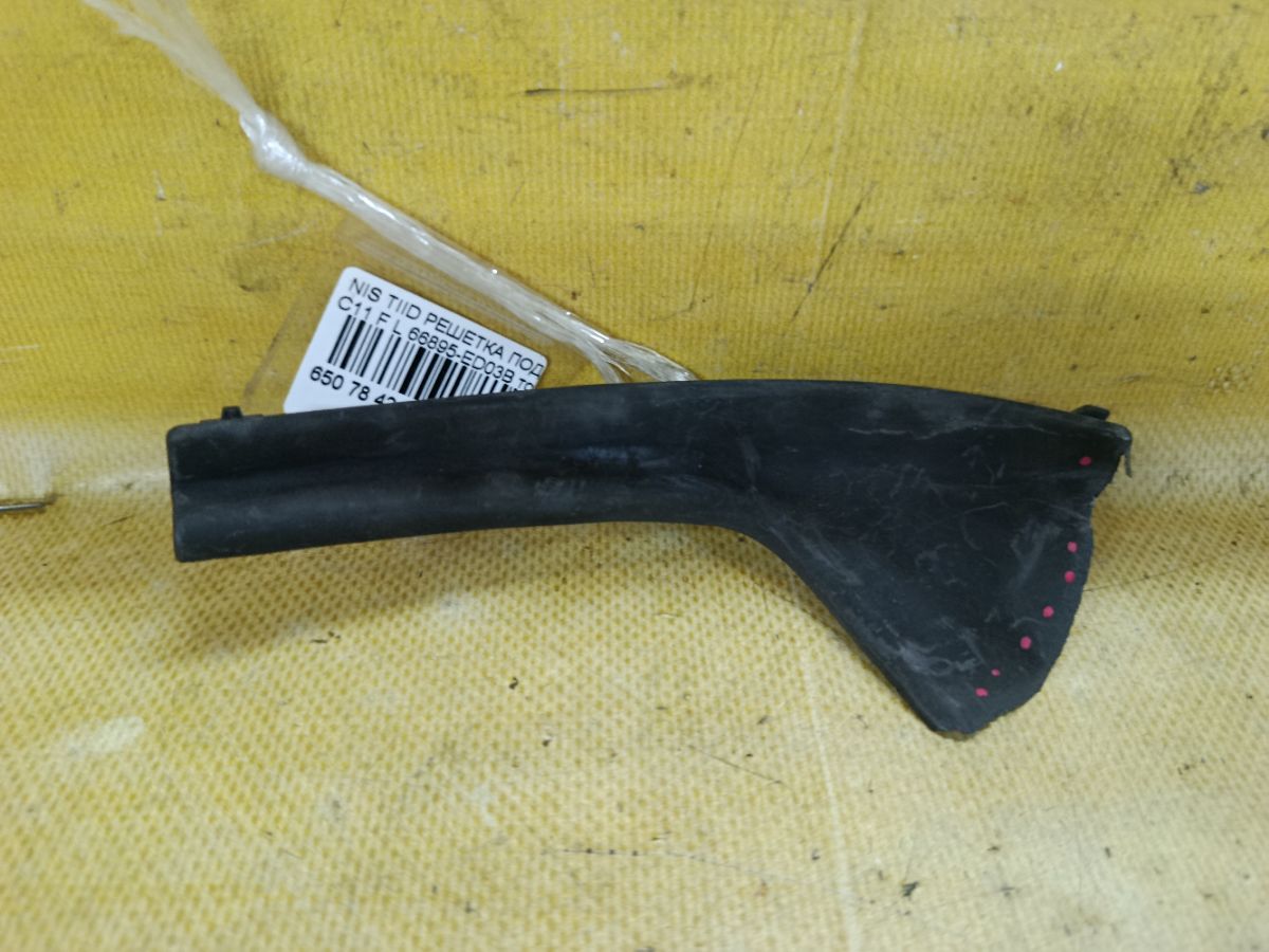 Решетка под лобовое стекло 66895-ED03B на Nissan Tiida C11 Фото 2