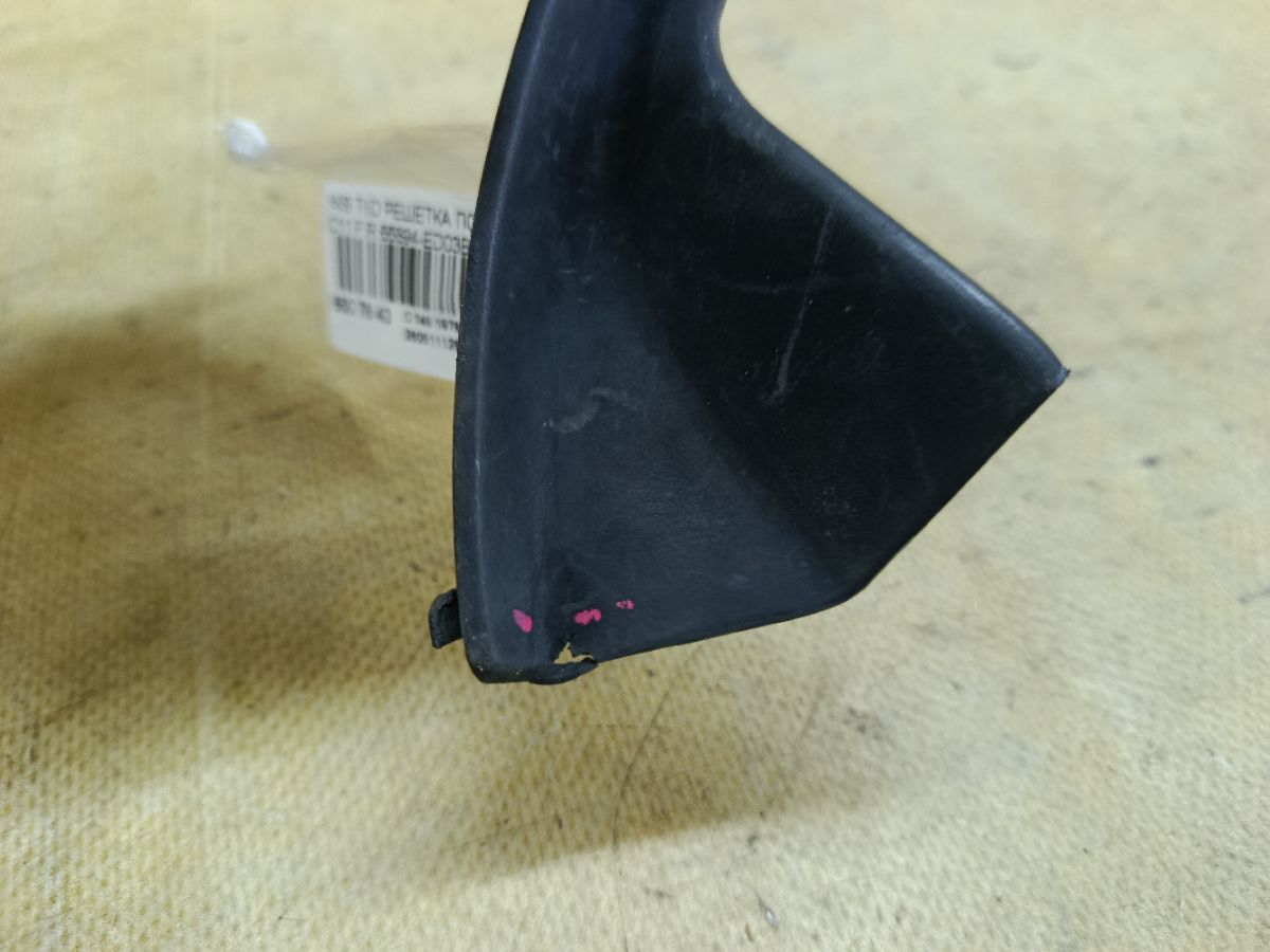 Решетка под лобовое стекло 66894-ED03B на Nissan Tiida C11 Фото 2