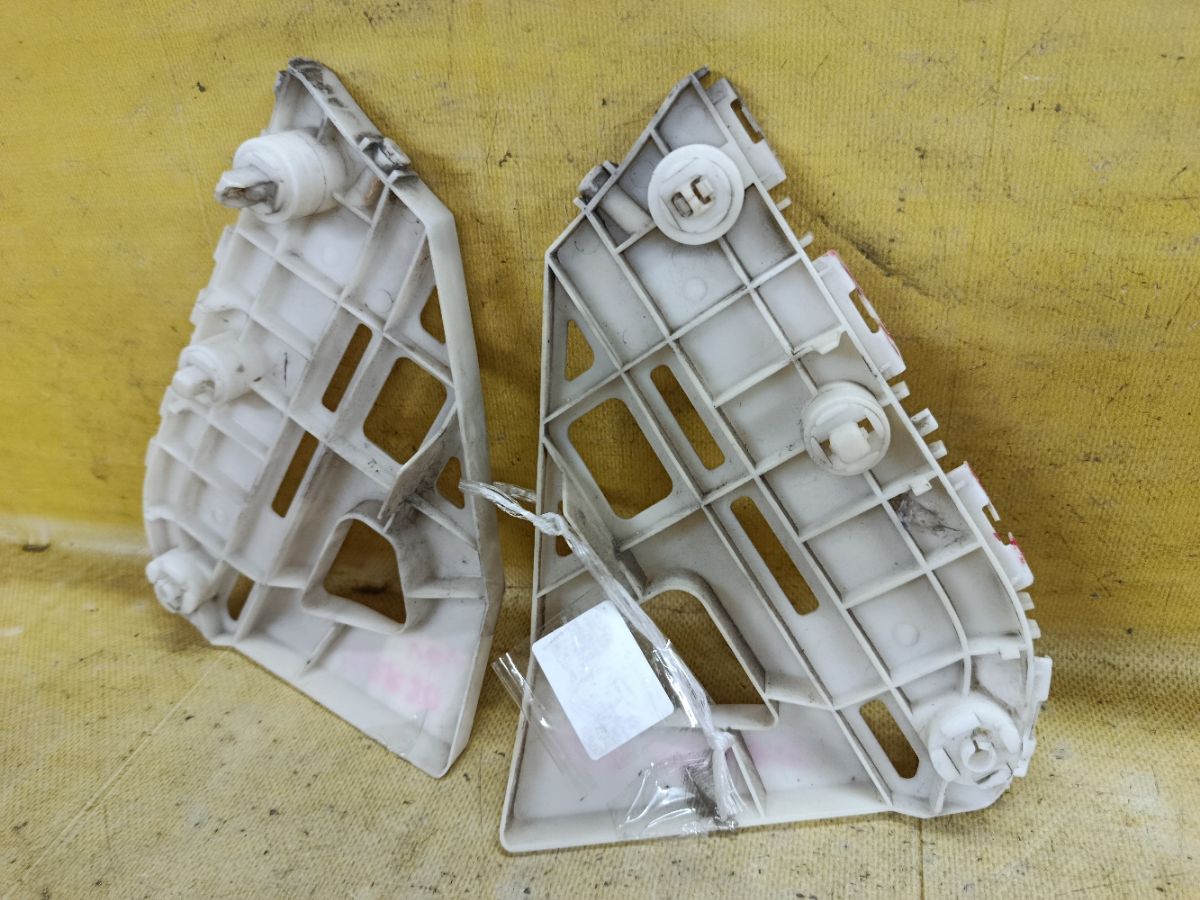 Крепление бампера 52115-28210, 52116-28210 на Toyota Voxy ZRR70G Фото 5