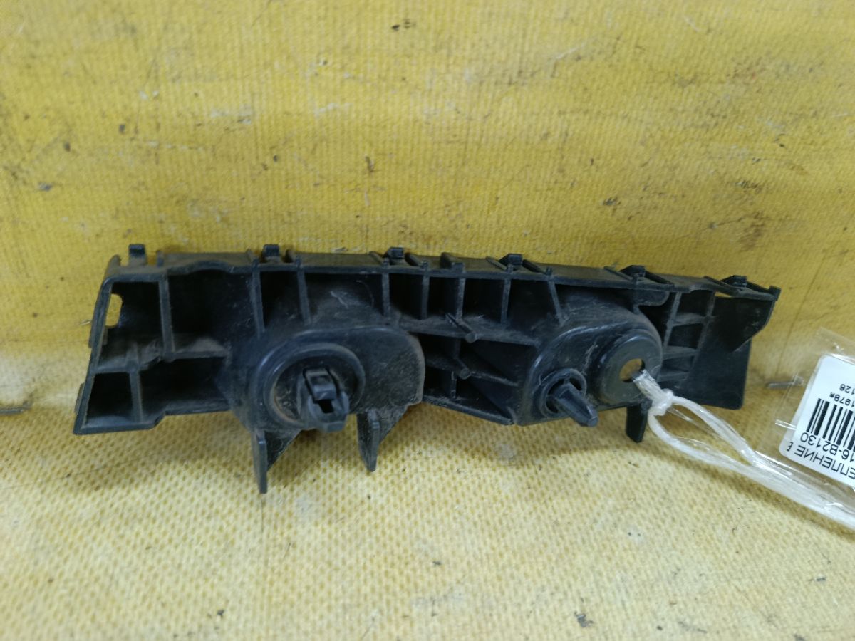 Крепление бампера 52116-B2130 на Daihatsu Sonica L405S Фото 2