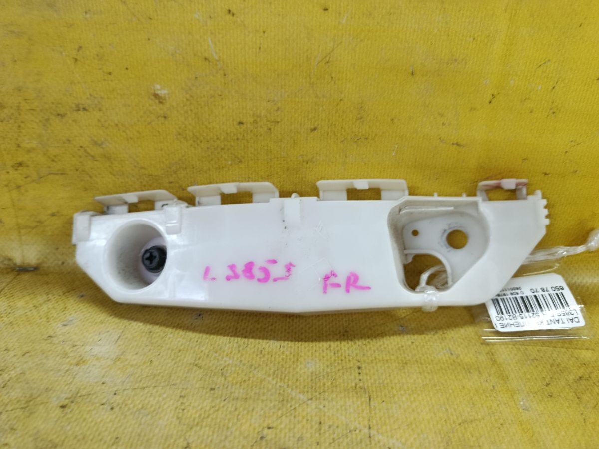 Крепление бампера 52115-B2190 на Daihatsu Tanto L385S Фото 1
