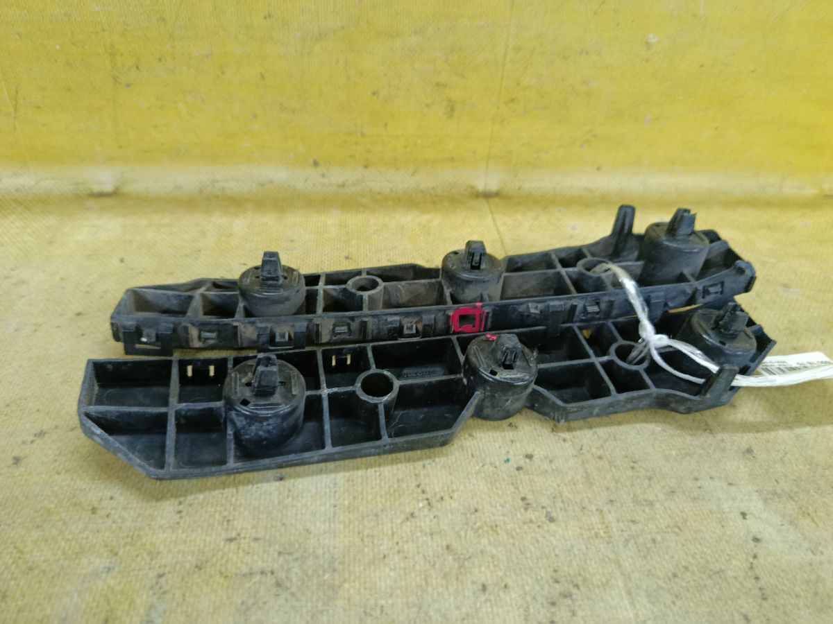 Крепление бампера 62221-3GS0A, 62220-3GS0A на Nissan Serena C26 Фото 5