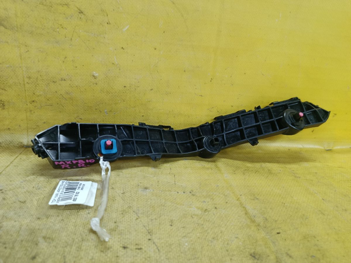 Крепление бампера 52575-52230 на Toyota Yaris Cross MXPB10 Фото 2