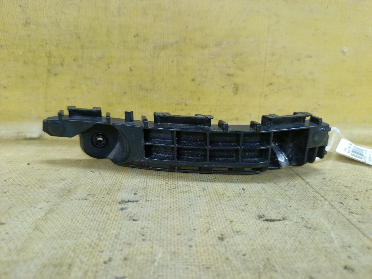 Крепление бампера 52536-K0030 на Toyota Yaris MXPH10 Фото 1
