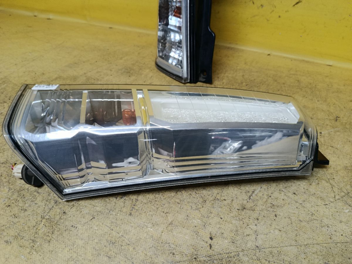 Стоп 35603-72M1 35603-72M1 на Suzuki Wagon R MH34S Фото 4