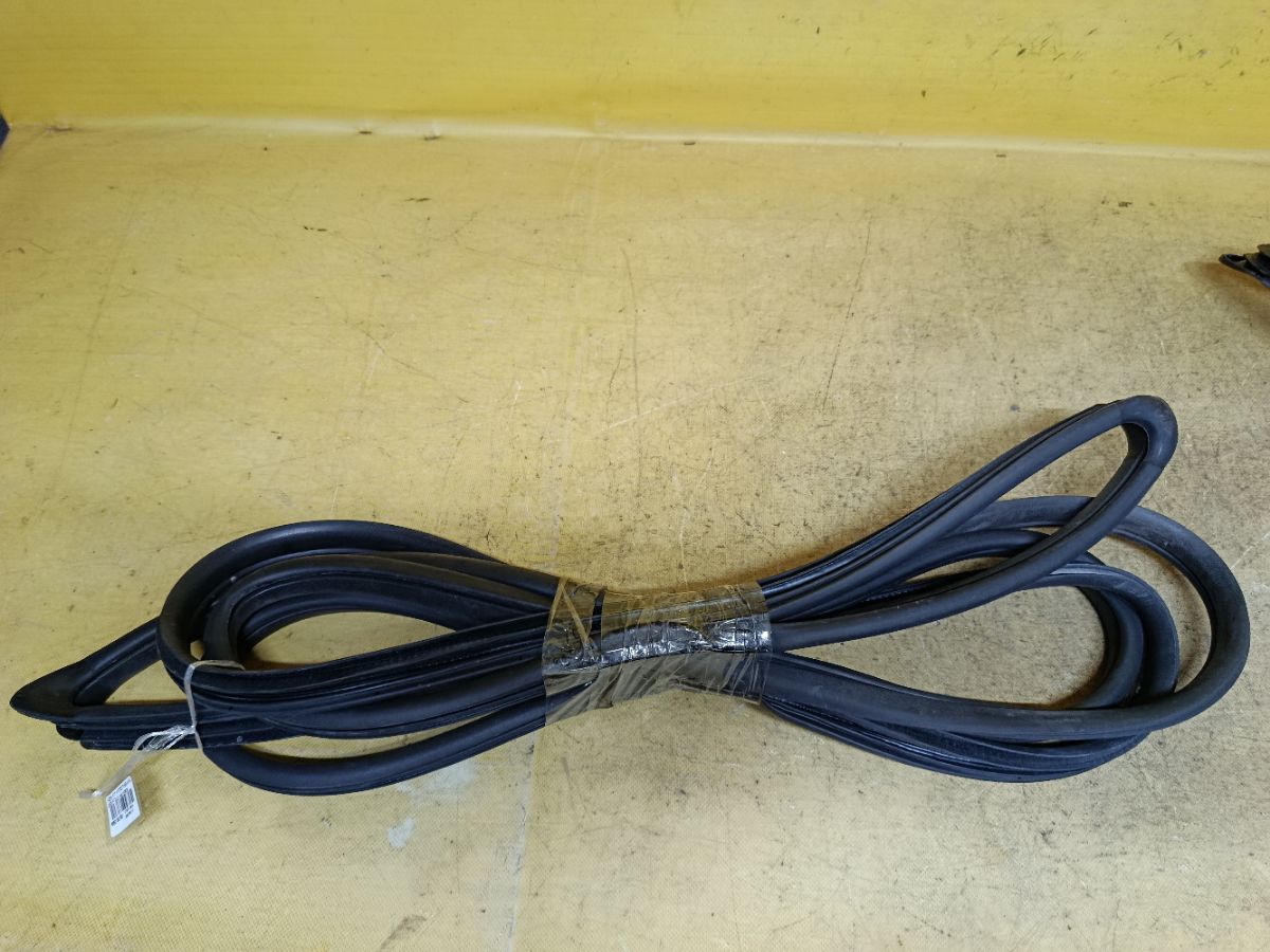 Уплотнение двери на Honda Fit GE6 Фото 1