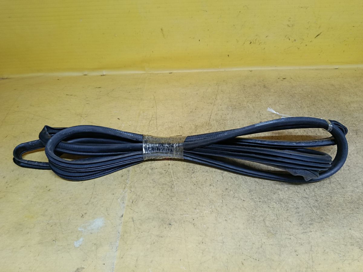 Уплотнение двери на Honda Fit GE6 Фото 1