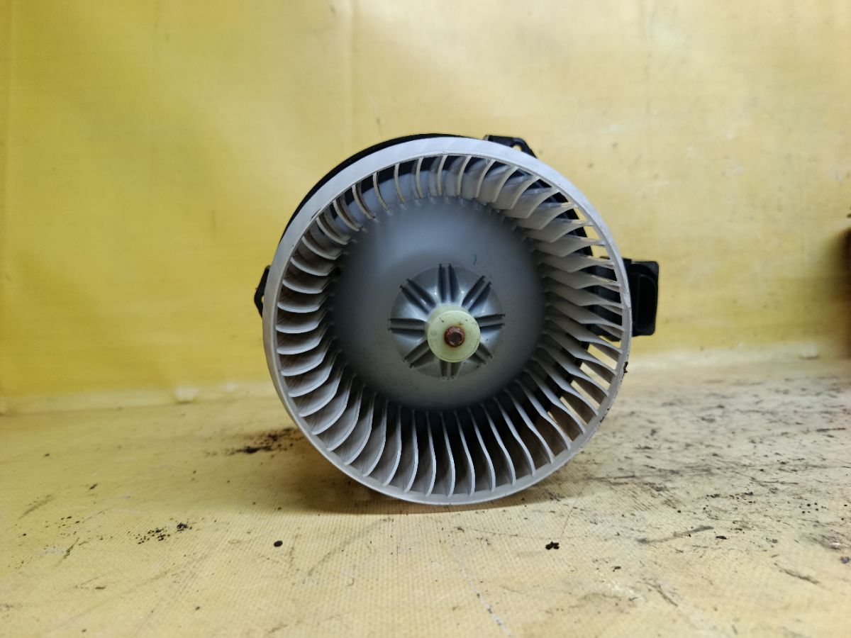 Мотор печки 79310-TF0-003 на Honda Fit GE6 Фото 3