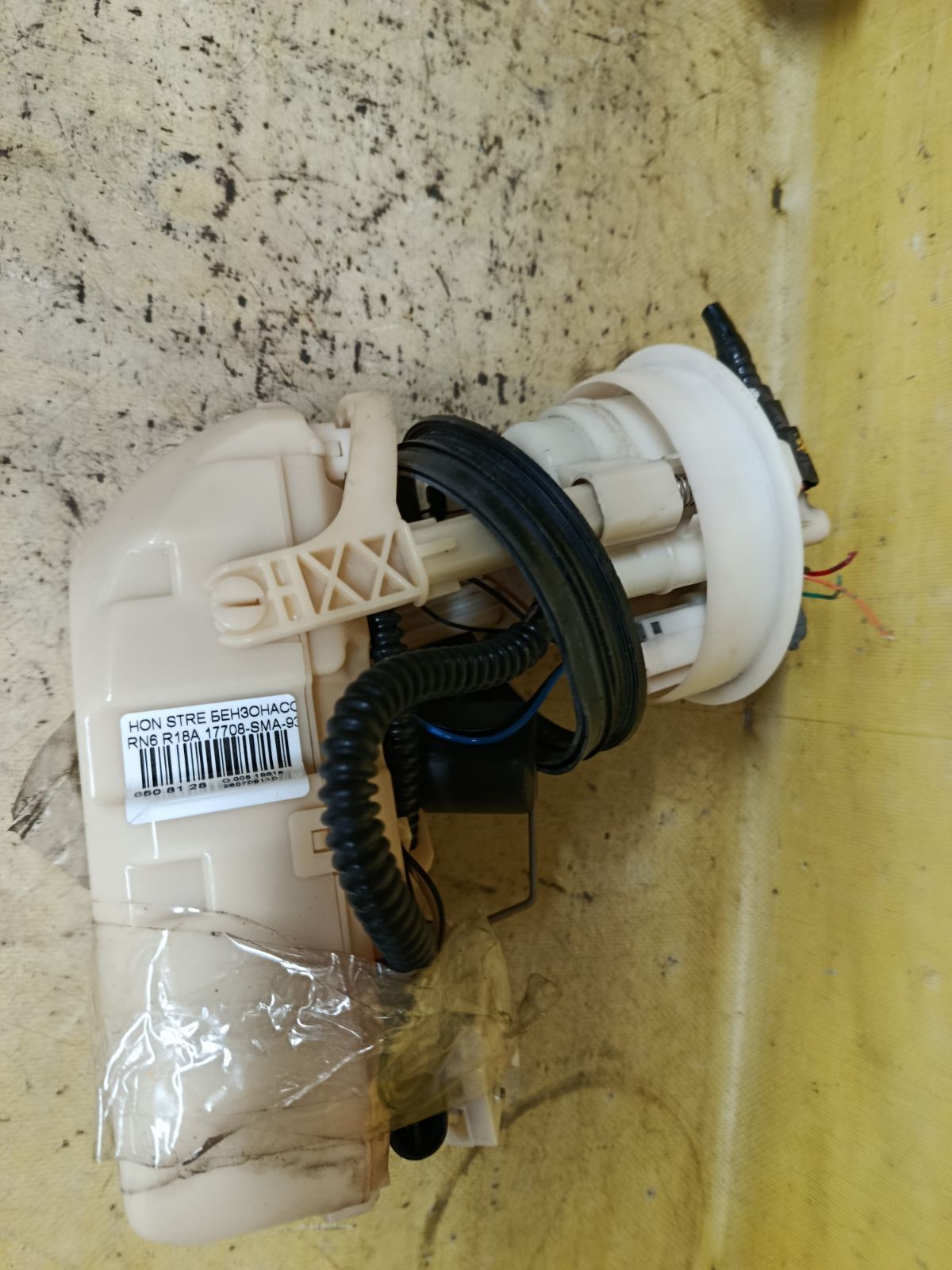 Бензонасос 17708-SMA-931-M1 на Honda Stream RN6 R18A Фото 2