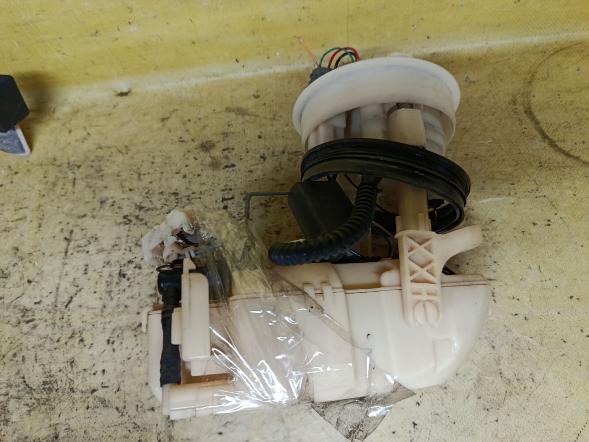 Бензонасос 17708-SMA-931-M1 на Honda Stream RN6 R18A Фото 3