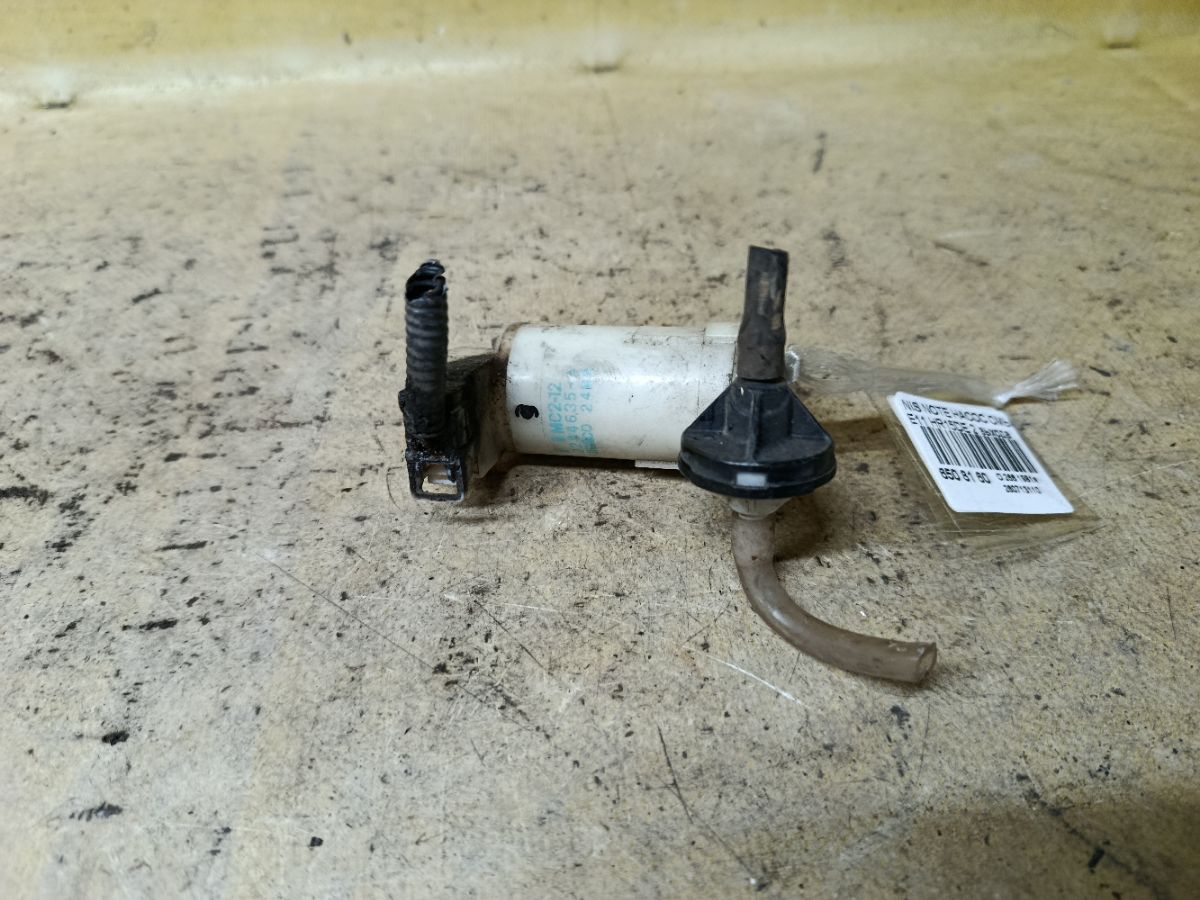 Насос омывателя стекла 28920 AX000 на Nissan Note E11 HR15DE Фото 1