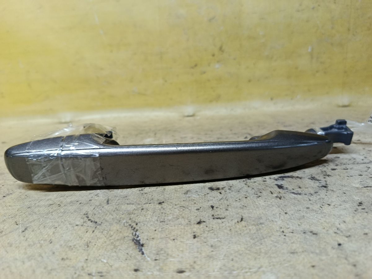 Ручка двери на Toyota Isis ANM10G Фото 1