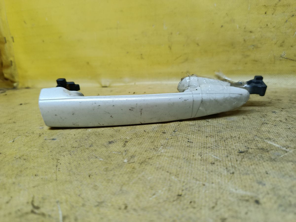 Ручка двери на Toyota Noah AZR60G Фото 1