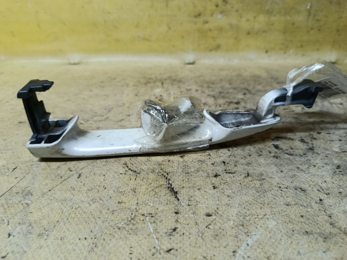 Ручка двери на Toyota Noah AZR60G Фото 2