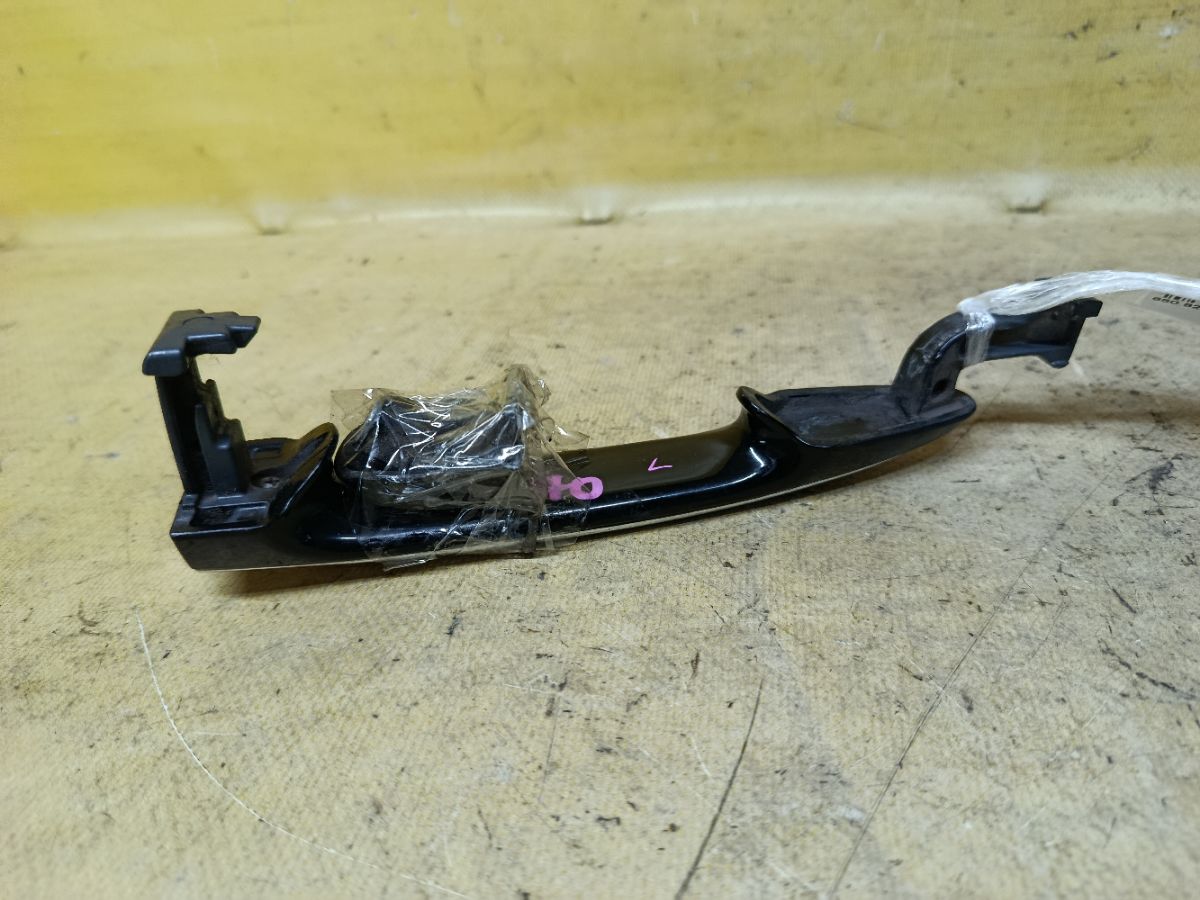 Ручка двери на Toyota Noah ZRR70G Фото 2