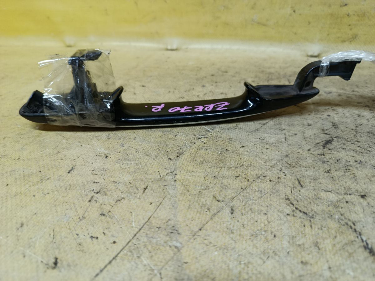 Ручка двери на Toyota Noah ZRR70G Фото 2