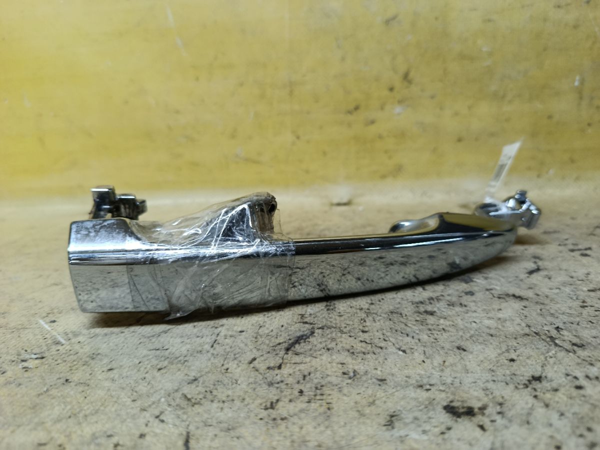 Ручка двери на Toyota Noah AZR60G Фото 1