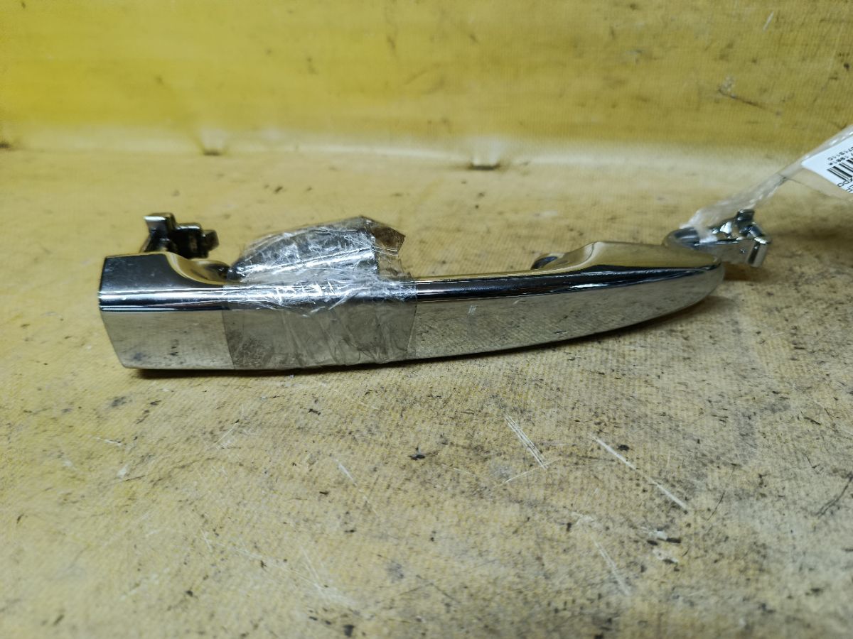 Ручка двери на Toyota Noah AZR60G Фото 1