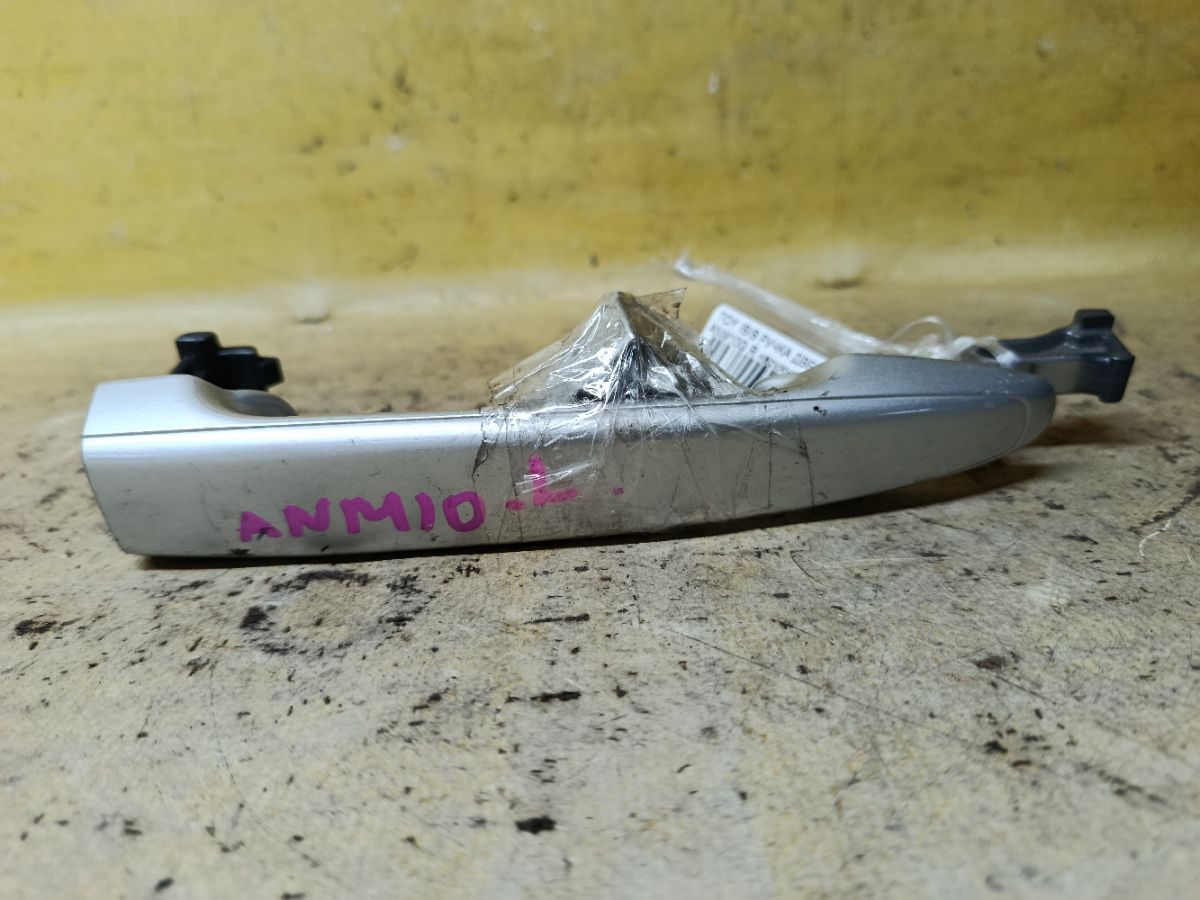 Ручка двери на Toyota Isis ANM10G Фото 1