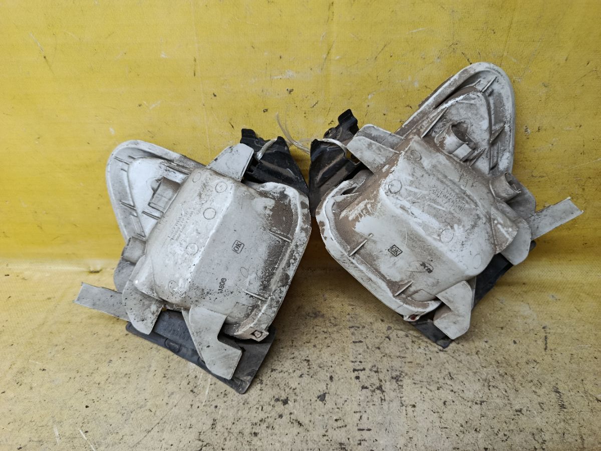 Катафот заднего бампера 42-42 42-42 на Toyota Rav4 ACA31W Фото 2