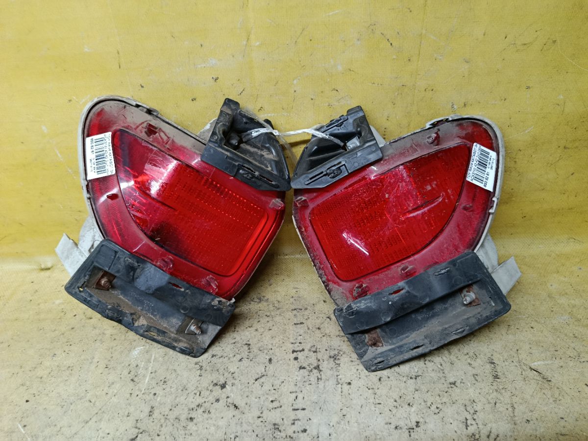 Катафот заднего бампера 42-42 42-42 на Toyota Rav4 ACA31W Фото 1