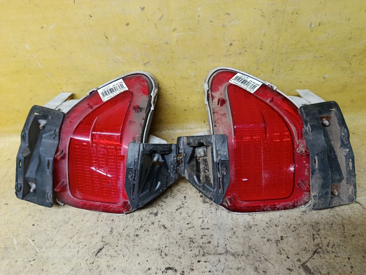 Катафот заднего бампера 42-42 42-42 на Toyota Rav4 ACA31W Фото 1