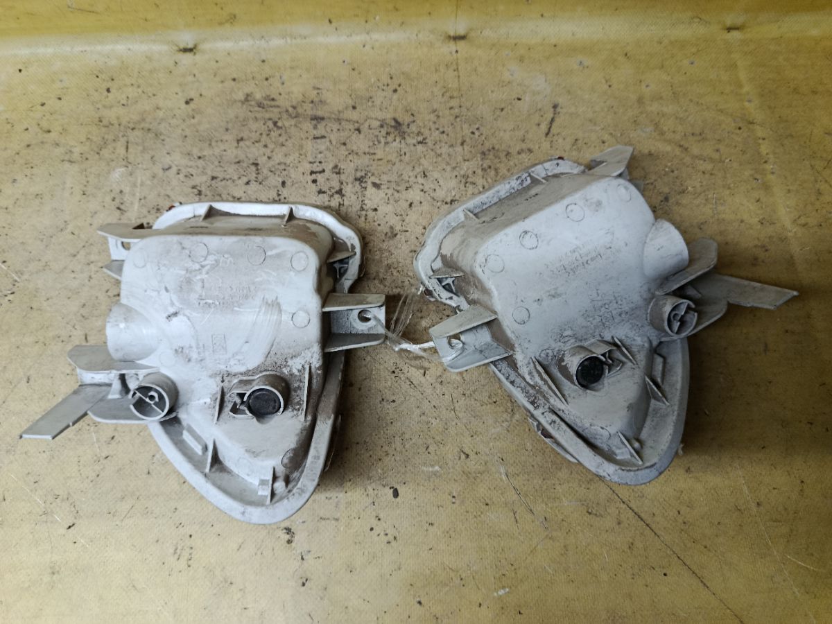 Катафот заднего бампера 42-42 42-42 на Toyota Rav4 ACA31W Фото 2