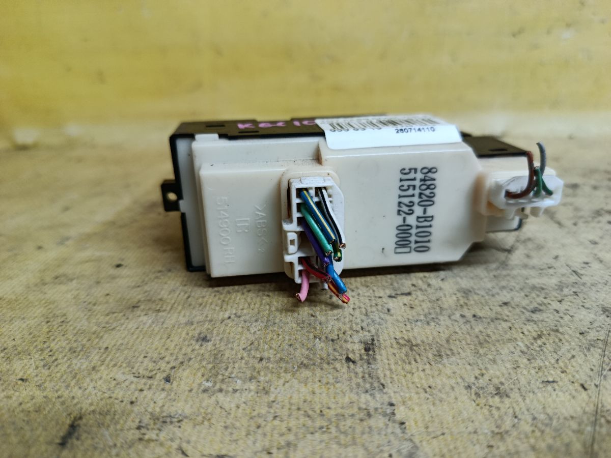 Блок упр-я стеклоподъемниками 84820-B1010 на Toyota Passo KGC10 Фото 2