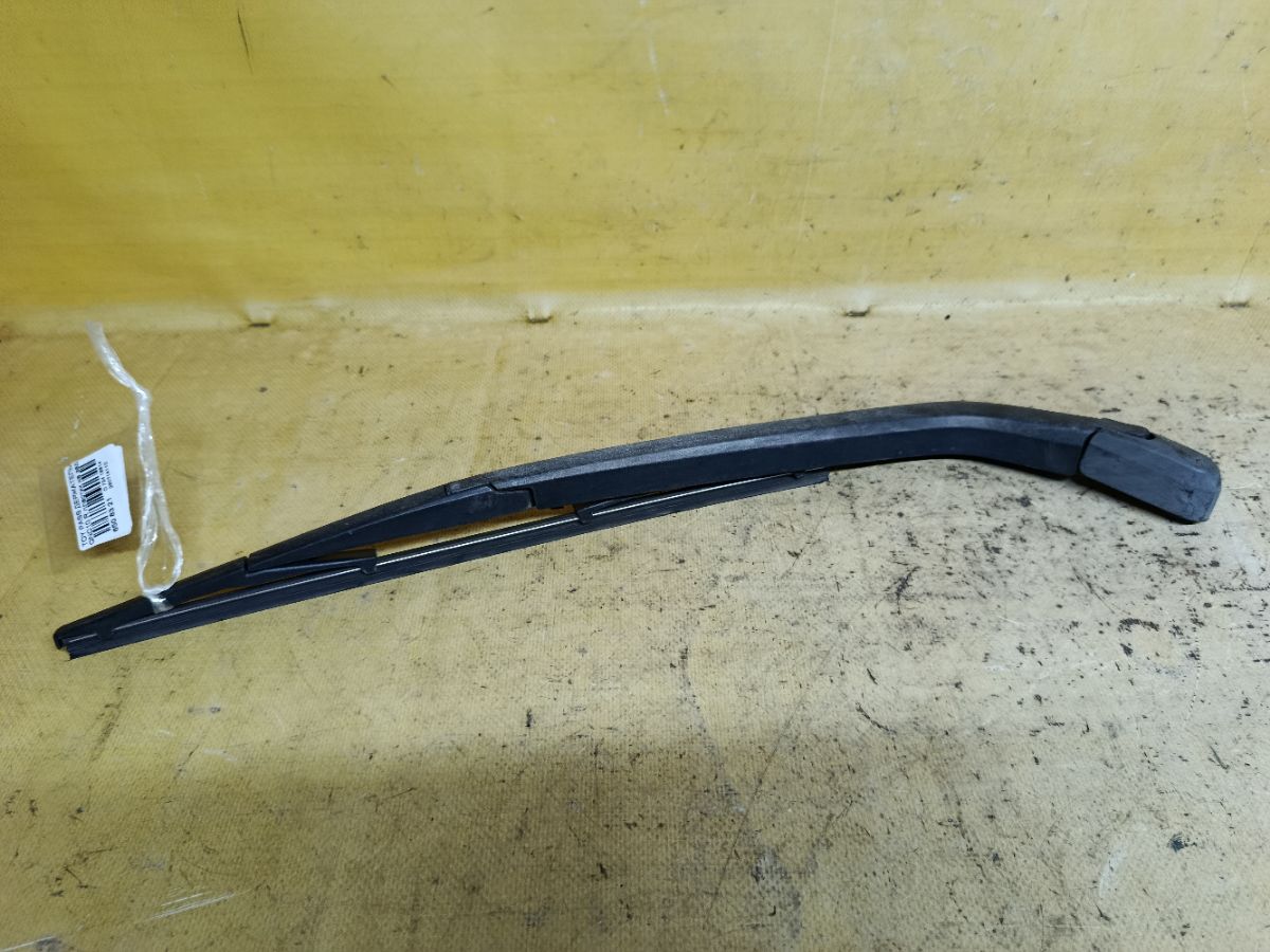 Держатель дворника 85241-B1010 на Toyota Passo QNC10 Фото 1