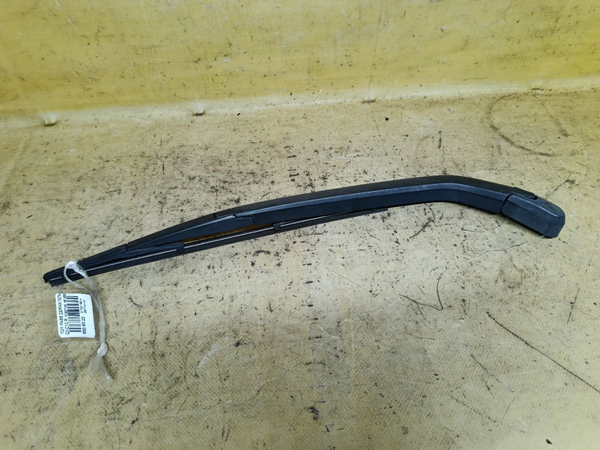 Держатель дворника 85241-B1010 на Toyota Passo QNC10 Фото 1