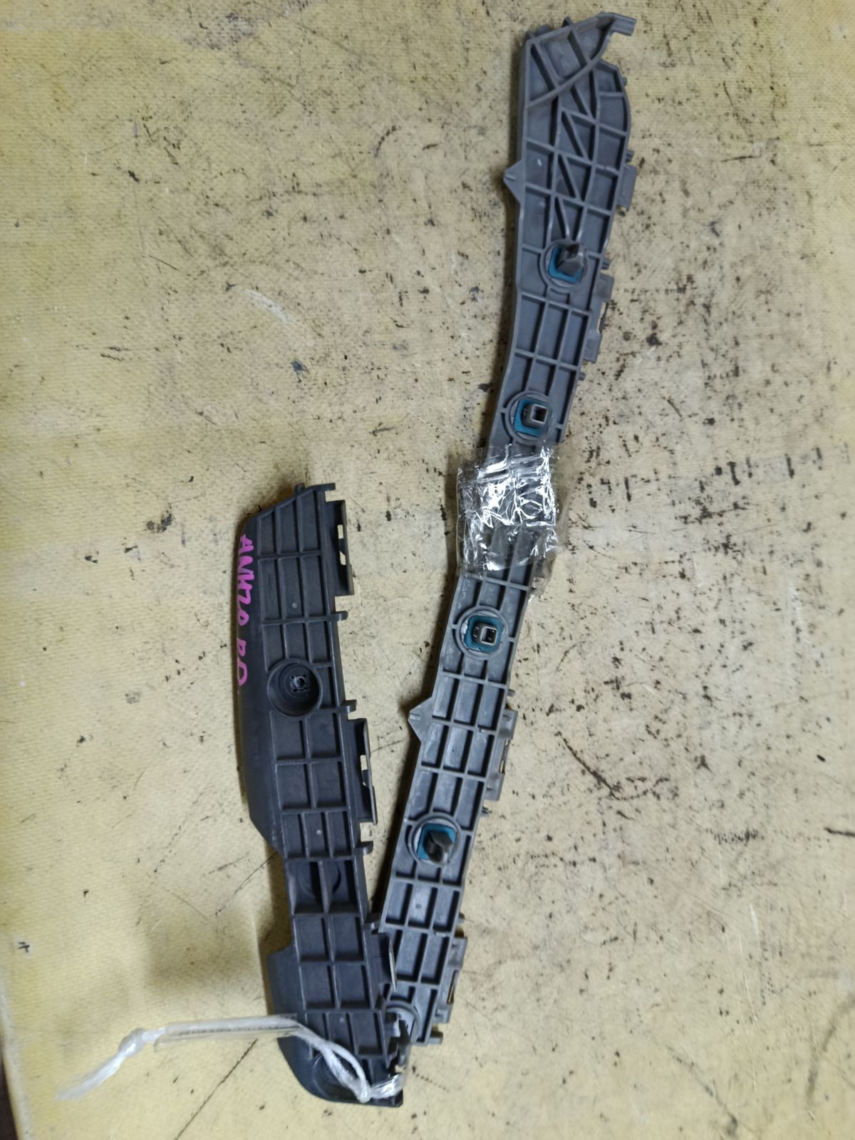 Крепление бампера 52155-58020, 52155-58030 на Toyota Vellfire ANH20W Фото 2