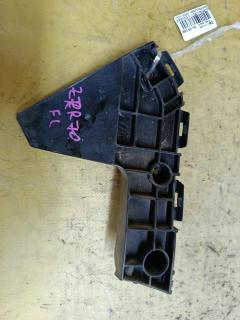 Крепление бампера на Toyota Voxy ZRR70G 52116-28160, Переднее Левое расположение