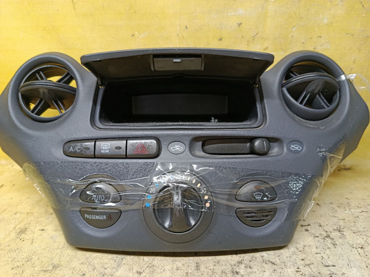 Блок управления климатконтроля на Toyota Vitz SCP10 1SZ-FE Фото 2