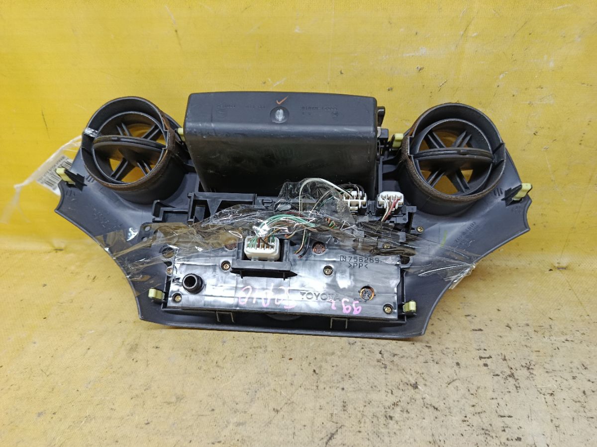 Блок управления климатконтроля на Toyota Vitz SCP10 1SZ-FE Фото 3