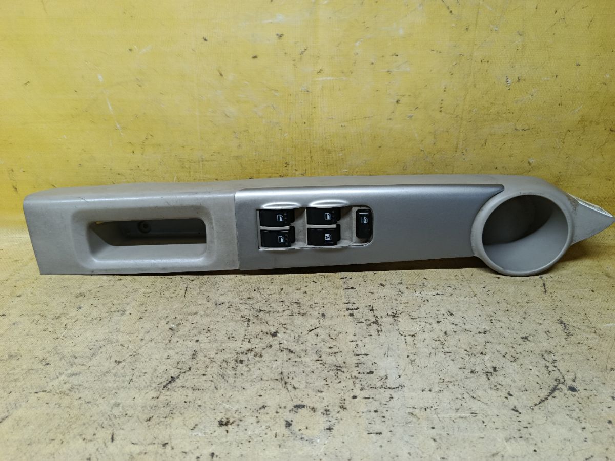Блок упр-я стеклоподъемниками 84820-B1080 на Toyota Passo QNC10 Фото 1