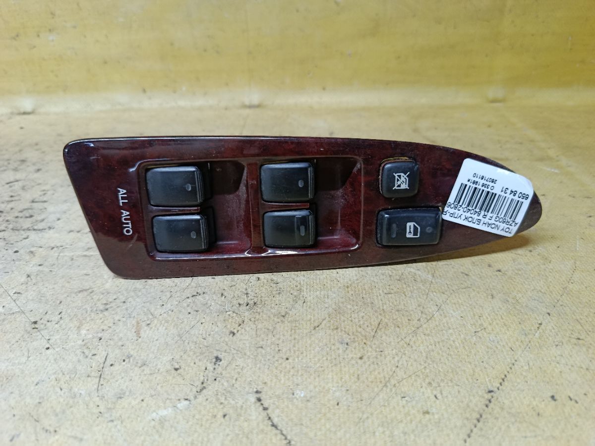 Блок упр-я стеклоподъемниками 84040-28060 на Toyota Noah AZR60G Фото 1