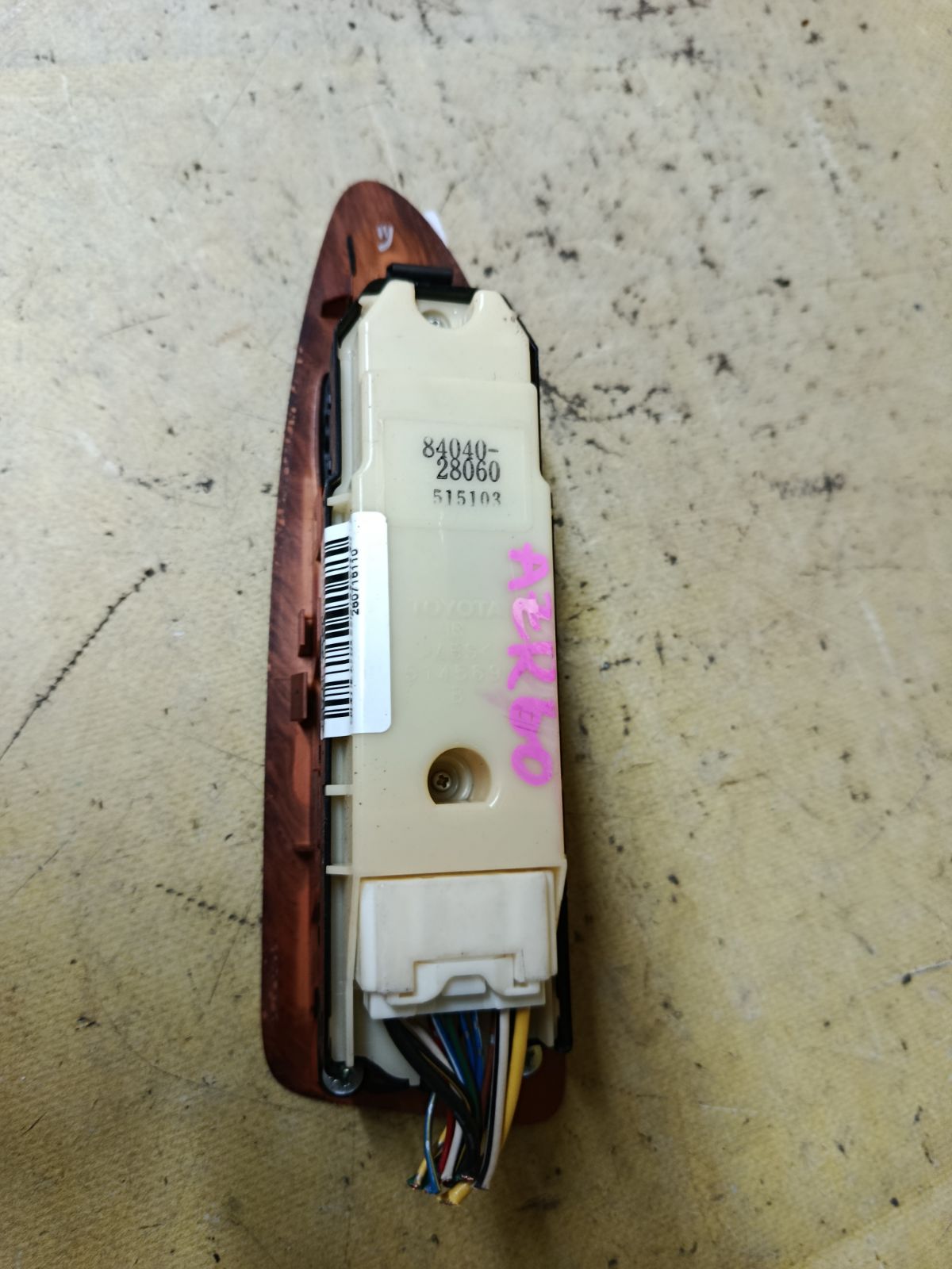 Блок упр-я стеклоподъемниками 84040-28060 на Toyota Noah AZR60G Фото 2
