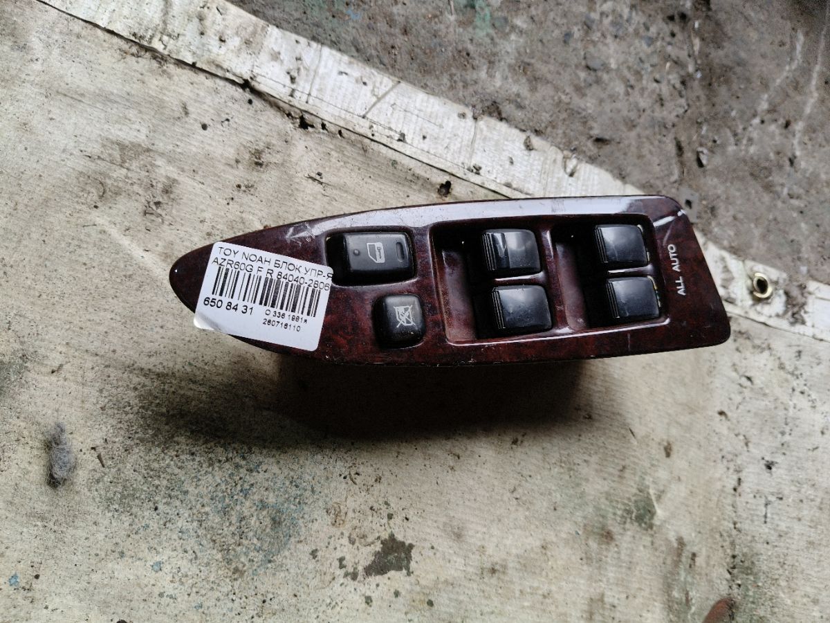 Блок упр-я стеклоподъемниками 84040-28060 на Toyota Noah AZR60G Фото 4