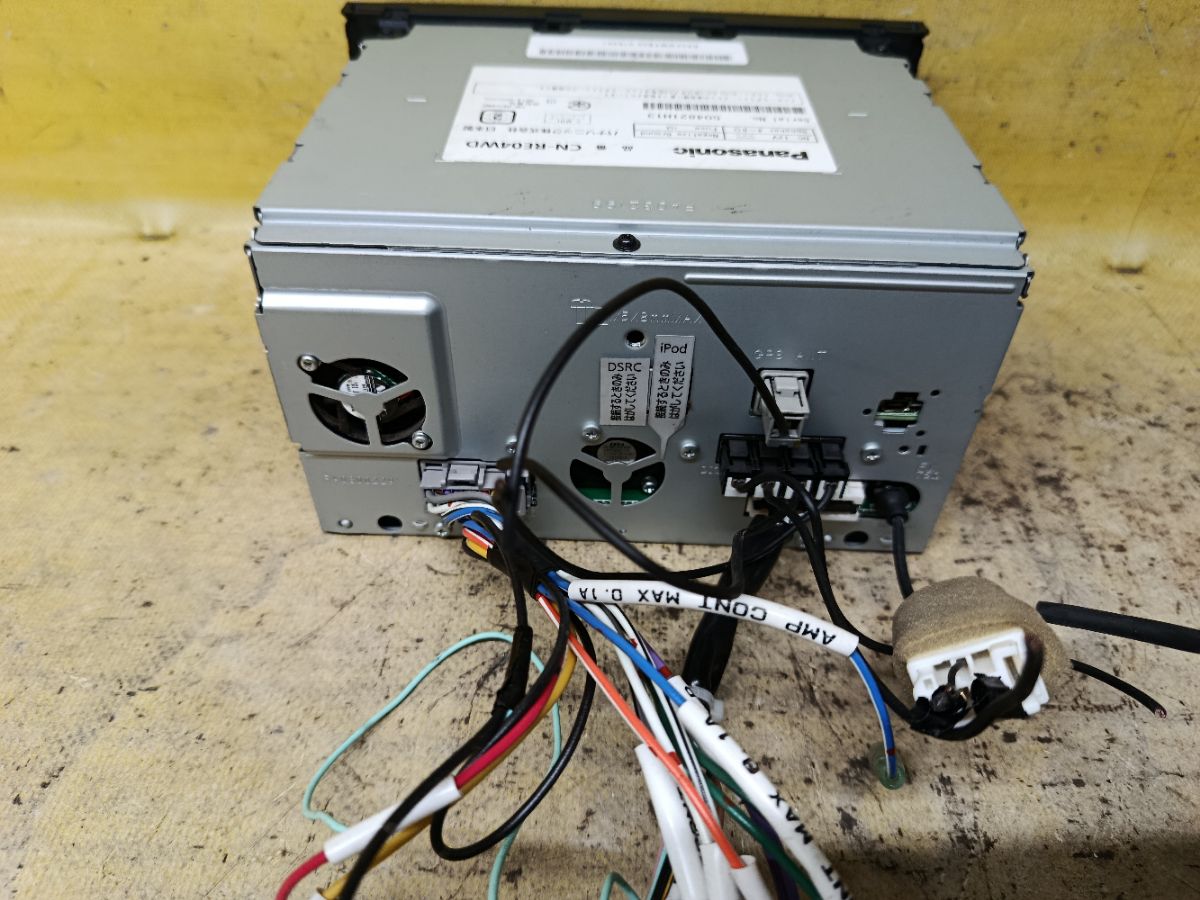 Автомагнитофон PANASONIC CN-RE04WD на Toyota Фото 3