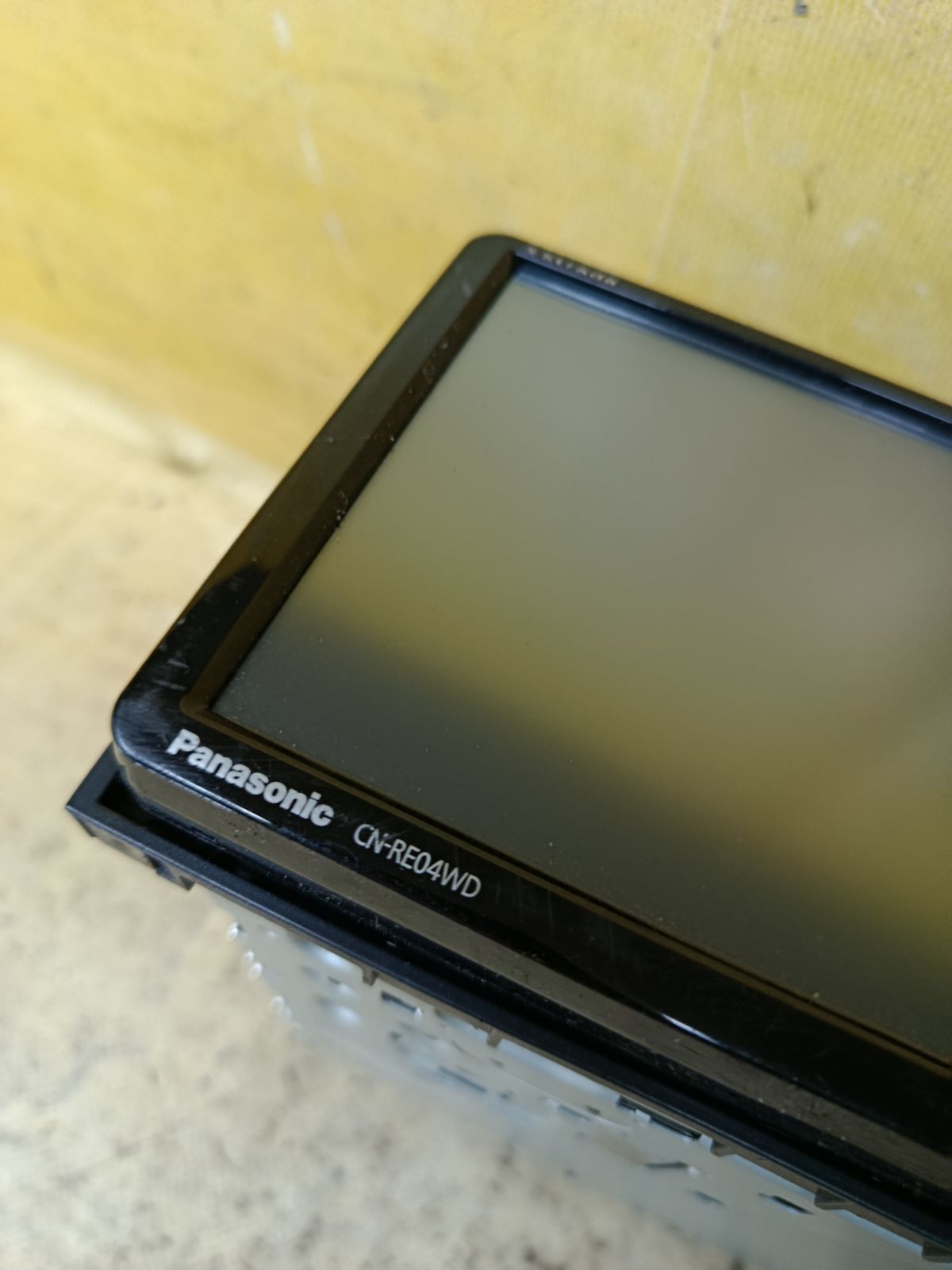 Автомагнитофон PANASONIC CN-RE04WD на Toyota Фото 6