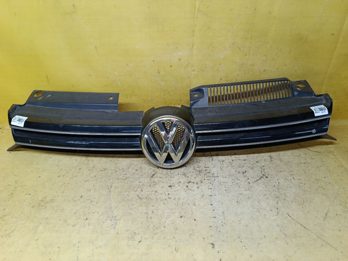 Решетка радиатора 1K9853651A на Volkswagen Golf Vi 5K Фото 1