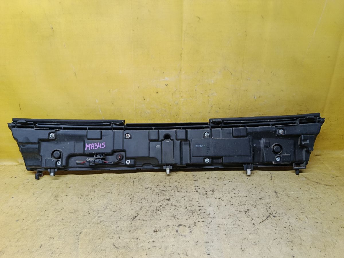 Решетка радиатора W1135 W1135 на Suzuki Wagon R MH34S Фото 2
