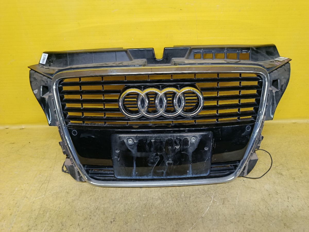 Решетка радиатора 8P0853651M на Audi A3 8P Фото 1