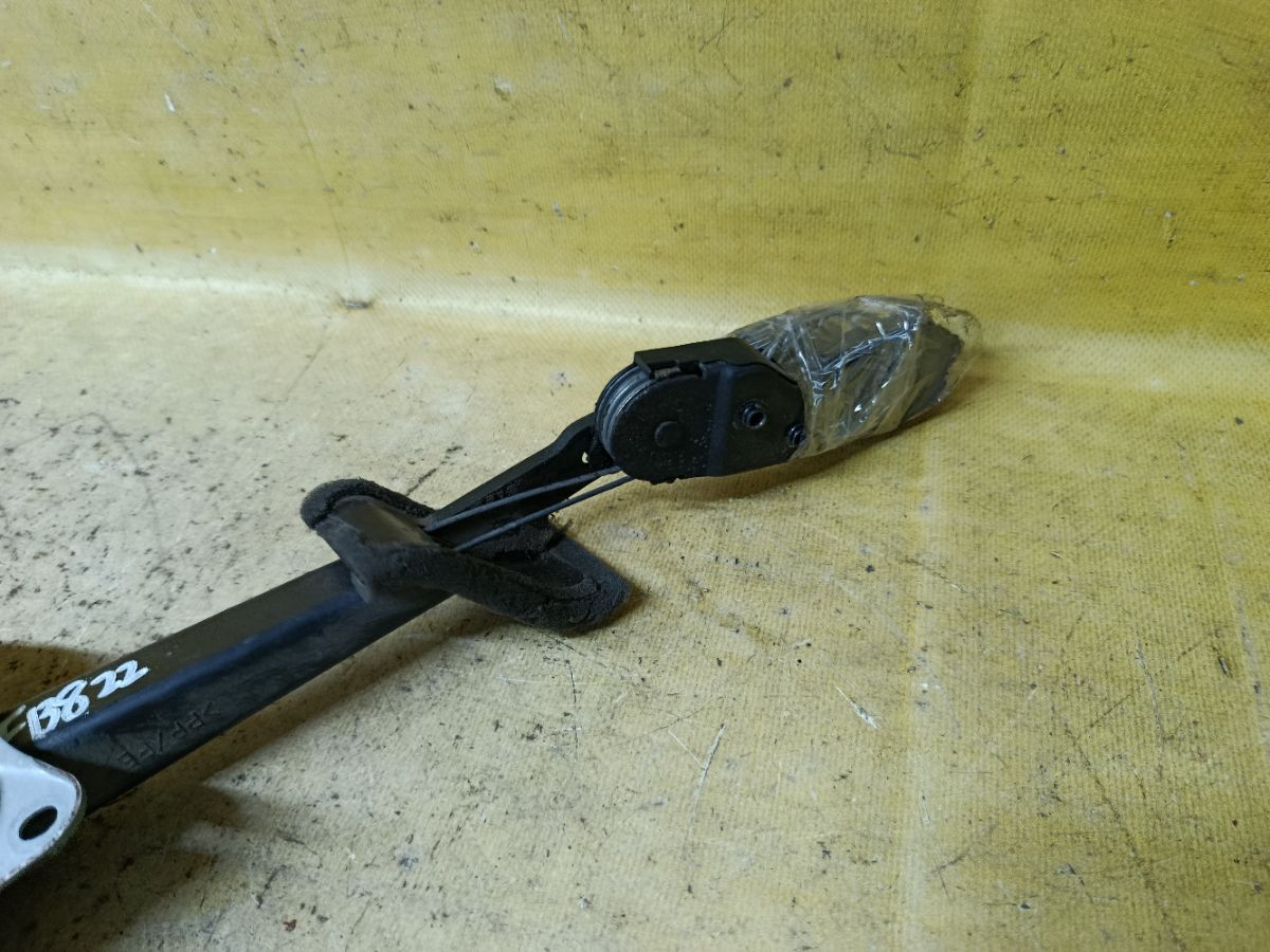 Доводчик двери на Toyota Isis ANM10G Фото 2