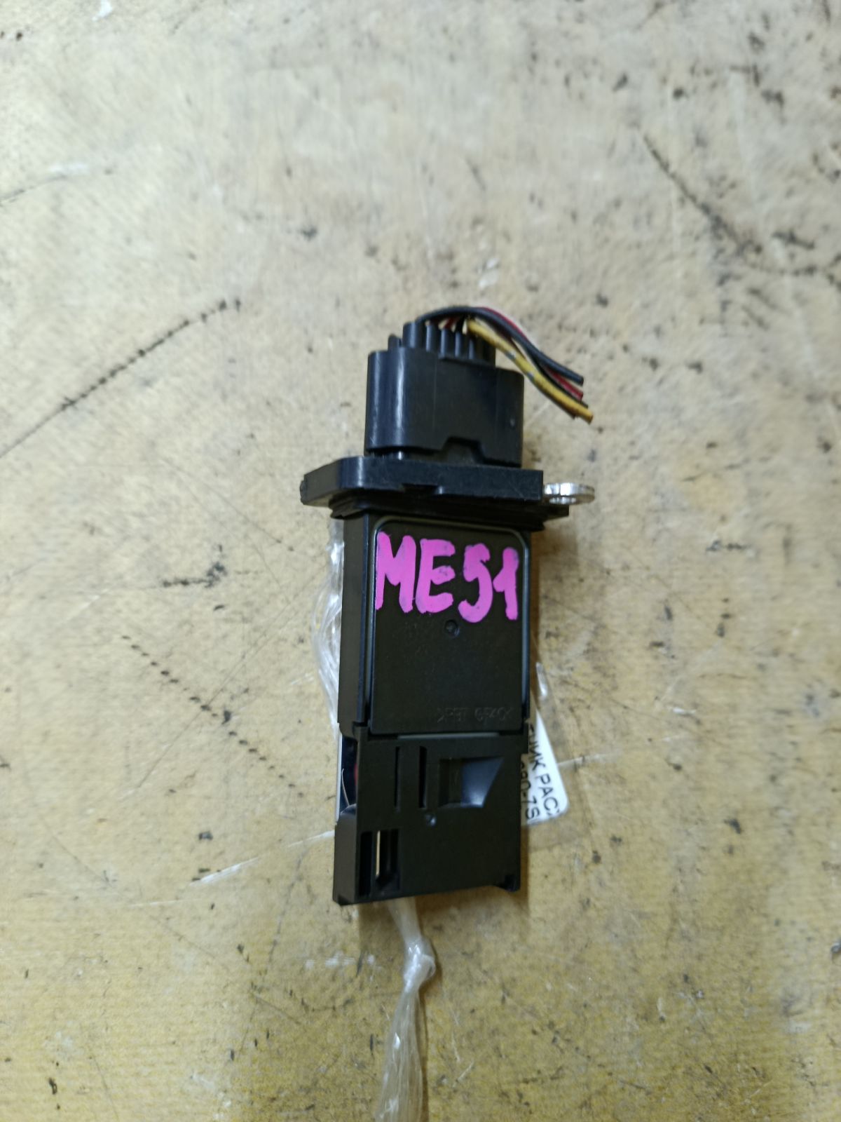 Датчик расхода воздуха 22680-7S000 на Nissan Elgrand ME51 VQ25DE Фото 2