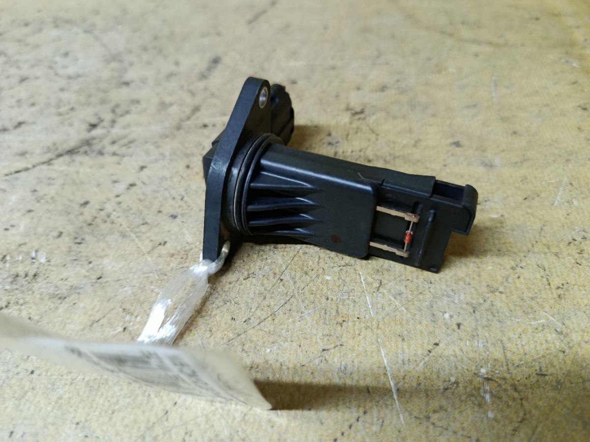 Датчик расхода воздуха 1525A031 на Nissan Dayz B21W 3B20 Фото 2