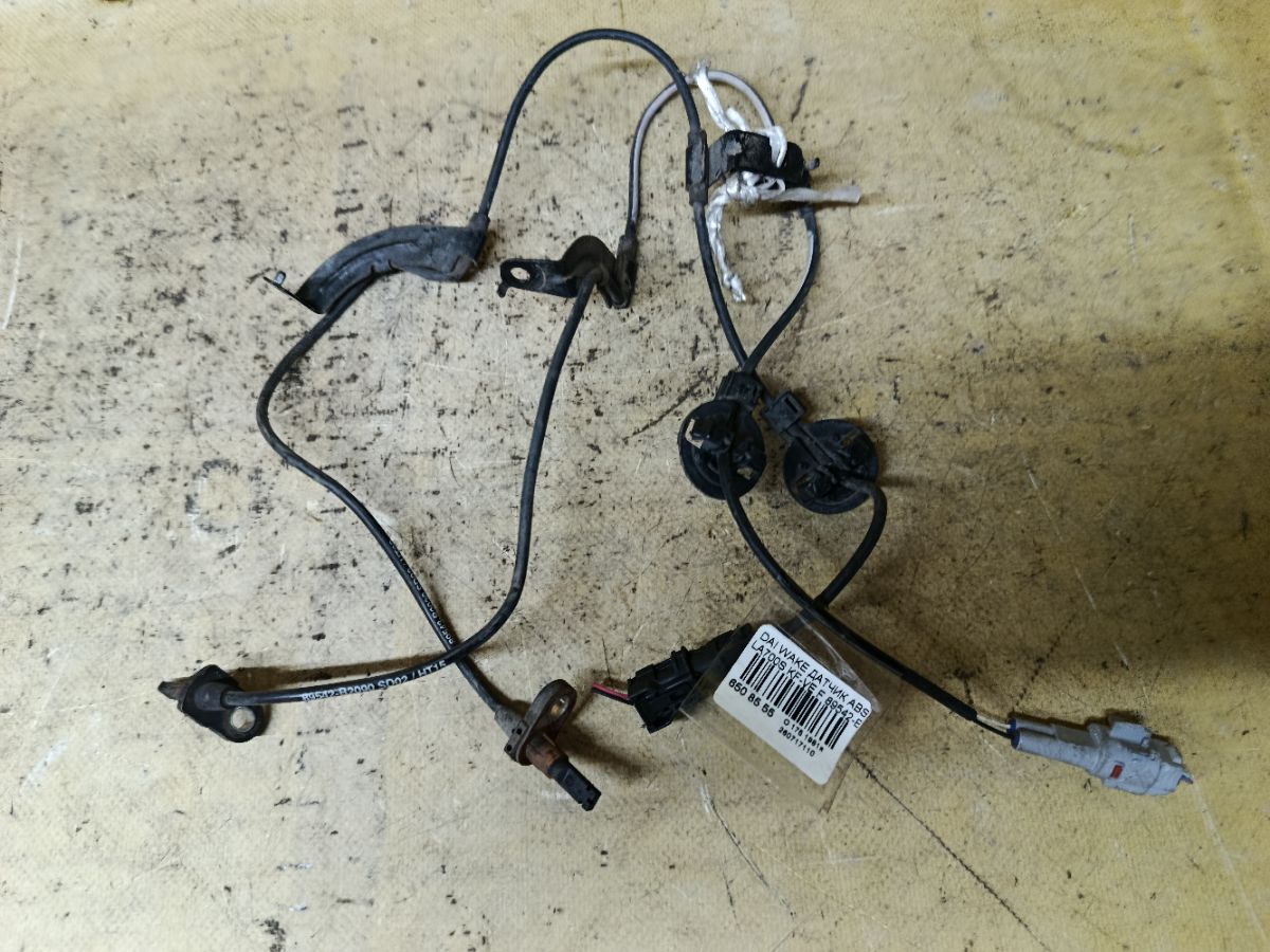 Датчик ABS 89542-B2090, 89543-B2030 на Daihatsu Wake LA700S KF-VE Фото 1